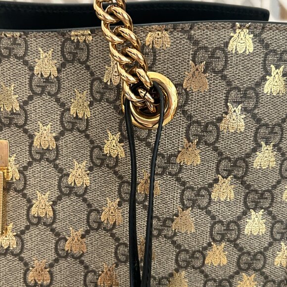 GUCCI GG Supreme Bee Padlock Tote, Medium - Picture 14 of 16